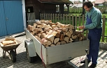 Anhänger mit Brennholz